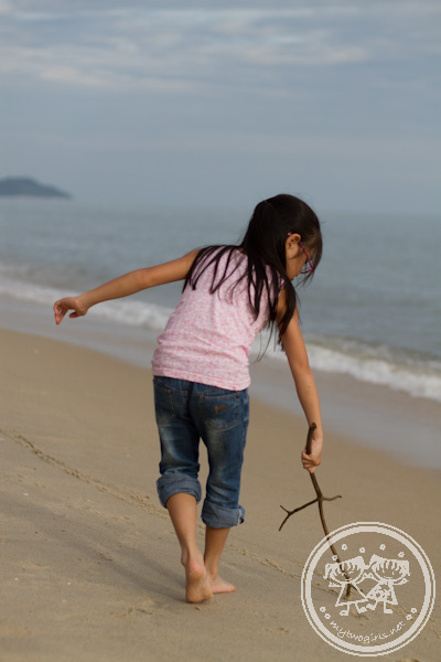 Zara drawing at the beach